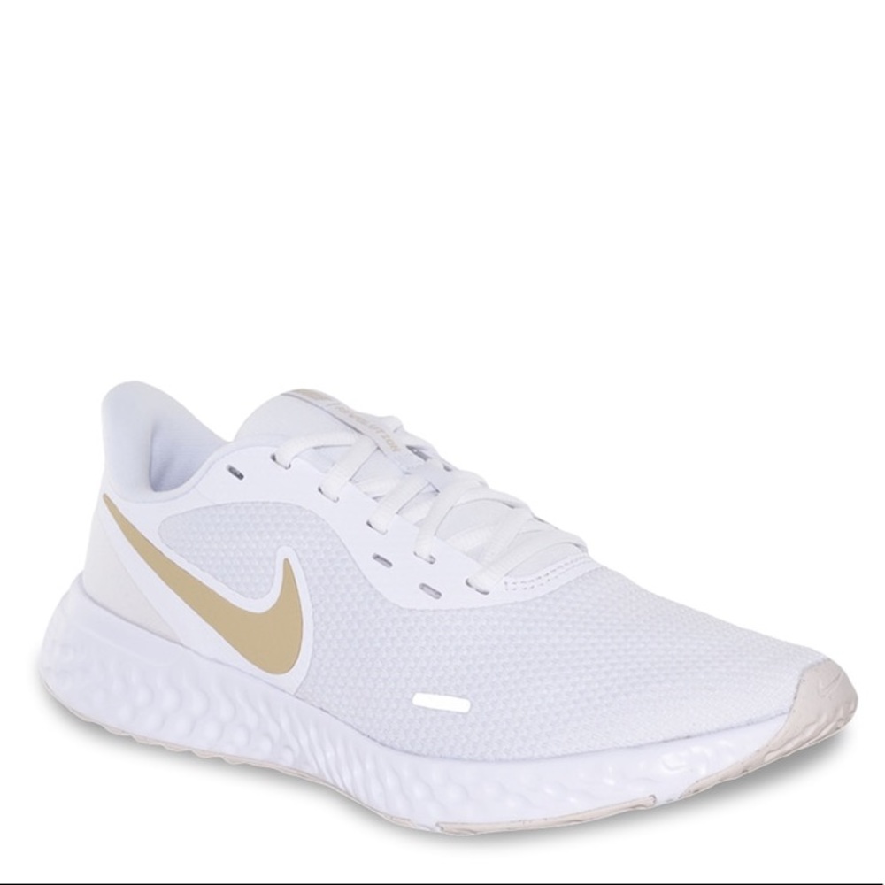Nike white/gold Revolution 5 sneakers running shoe LIKE NEW! 7.5 Women’s